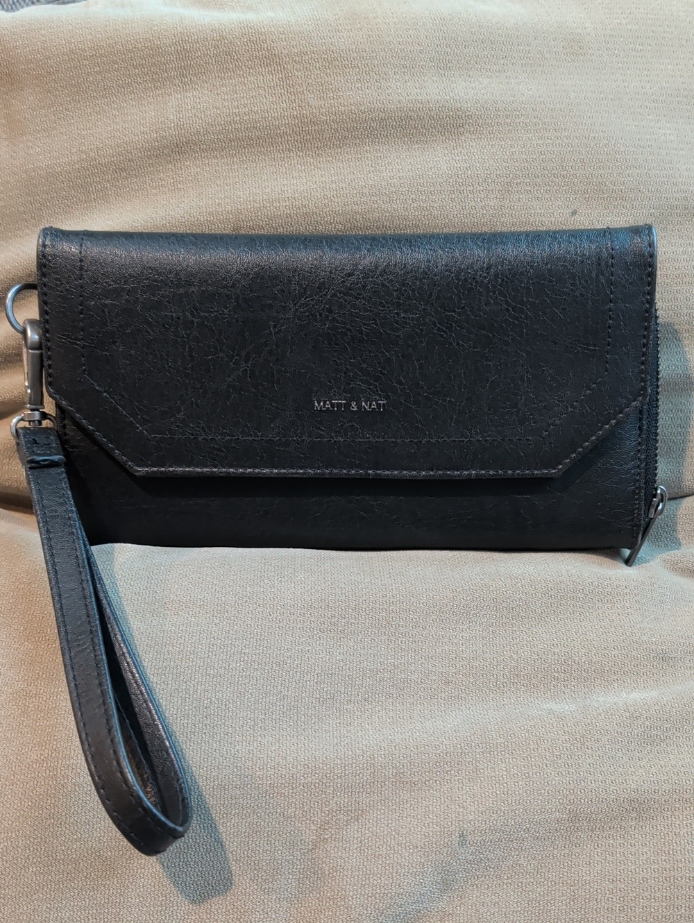 Matt & Nat Mion Black Wristlet Wallet NWOT
